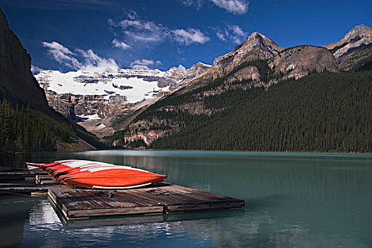 独木舟,停靠,路易斯湖,班芙国家公园,艾伯塔省,加拿大
