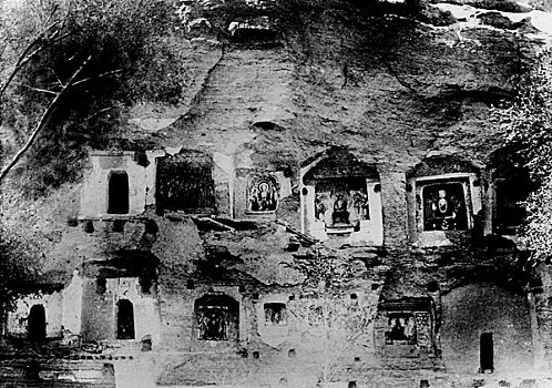 莫高窟中段石窟二十世纪初残破景象