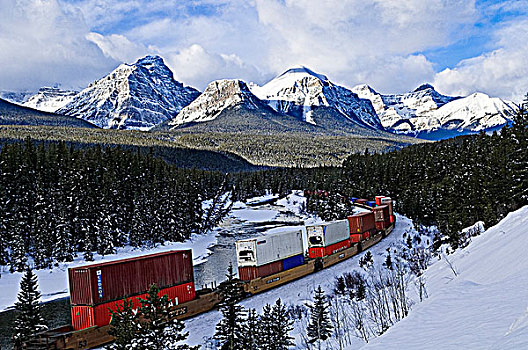 列车,顶峰,马鞍,山,背景,班芙国家公园,艾伯塔省,加拿大