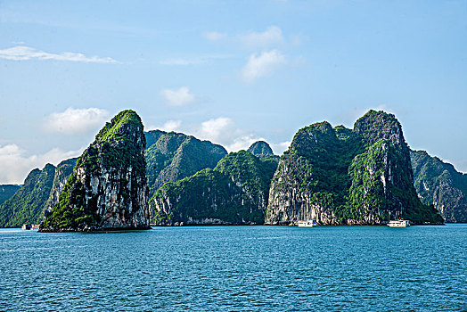 越南广宁鸿基市下龙湾海上石林