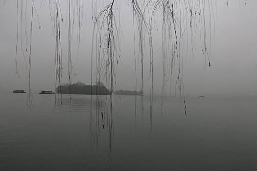 烟雨西湖