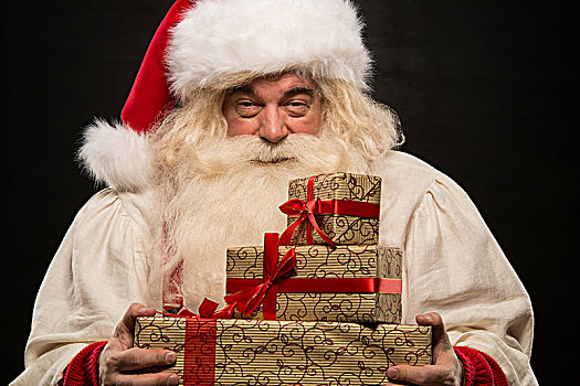 圣诞老人,大,一堆,圣诞礼物,深色背景