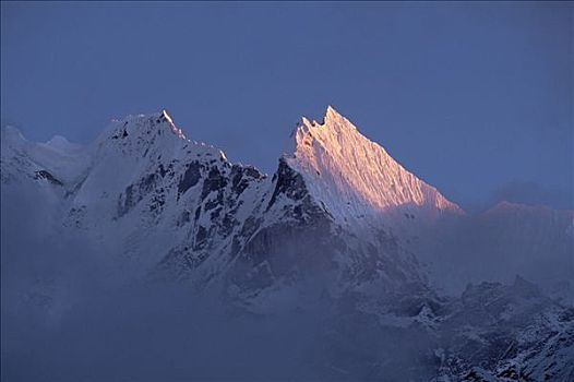 珠穆朗玛峰,区域,尼泊尔