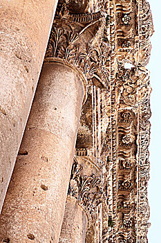 黎巴嫩巴尔贝克神庙石柱遗迹