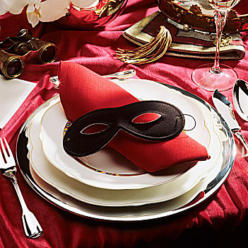 节日餐桌,布置,红色,餐巾,黑色,面具