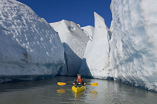 皮划艇手,短桨,棉田豪冰河,秋天,早晨,东南阿拉斯加