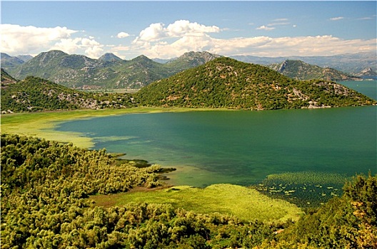 湖,黑山