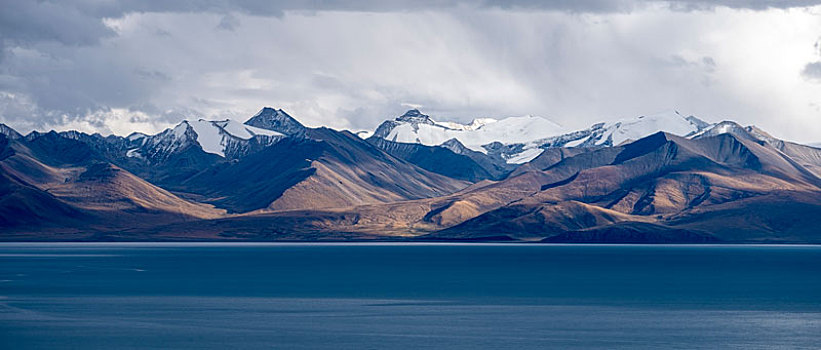 纳木措雪山湖泊