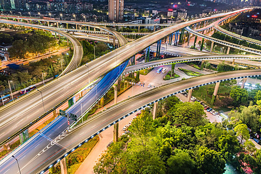 中国江苏南京的立交桥城市建筑夜景