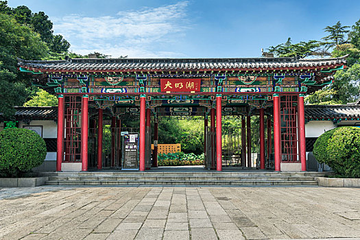 济南市大明湖大门中式古建筑