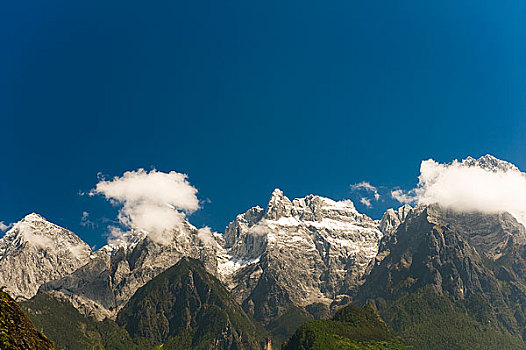 云南中甸玉龙雪山