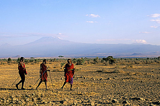 肯尼亚,安伯塞利国家公园,马萨伊,男人,山,乞力马扎罗山,背景