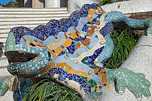 西班牙,巴塞罗那,奎尔公园,镶嵌图案,龙,喷泉