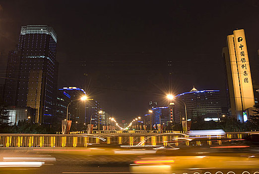 北京东二环新保利大厦夜景