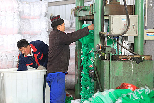山东省日照市,38岁农民白手起家,制作网袋出口日韩,年产值达1500多万元