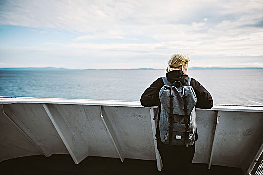 女人,渡轮,远眺,温哥华岛,加拿大