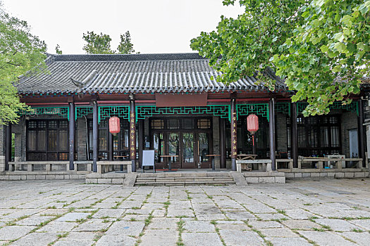 济南大明湖公园内茶作中式古典建筑