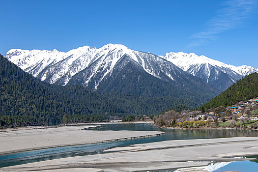 山麓溪流