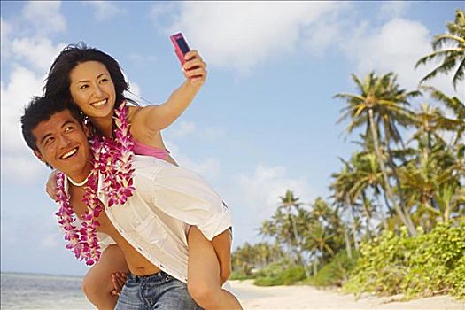 日本人,伴侣,海滩,穿,花环,拍照手机
