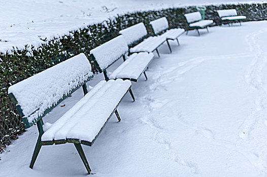 雪中长椅