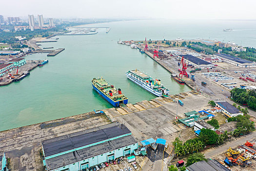 航拍海南海口秀英港,海口港客运站