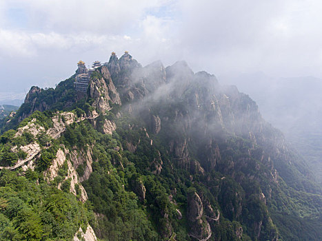 航拍河南洛阳栾川老君山最高峰马鬃岭