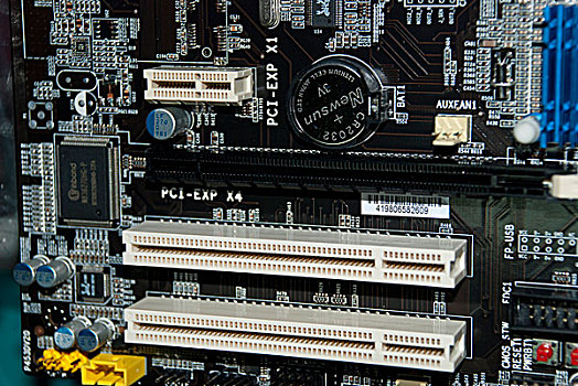 电子设备－台式电脑彩色显卡插槽特写
