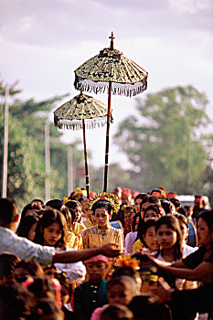 印度尼西亚,龙目岛,新娘,走,女性,服务人员,跟随,音乐人