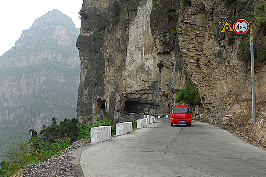 太行大峡谷-挂壁公路