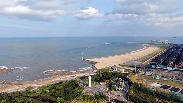 山东省日照市,旅游季火爆开启,海边风景如画让人赏心悦目