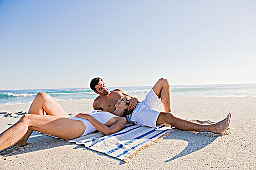 伴侣,躺着,海滩