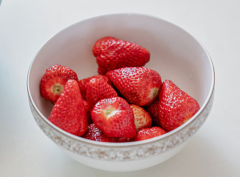 草莓一碗