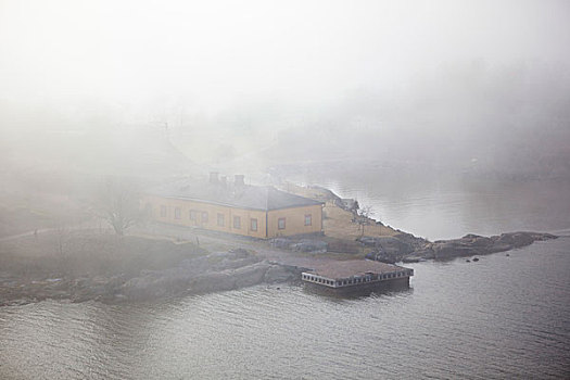芬兰堡,雾