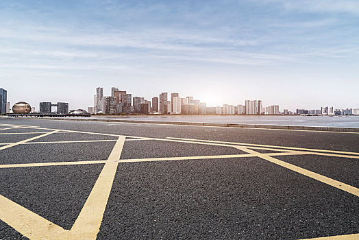 道路地面和城市建筑景观