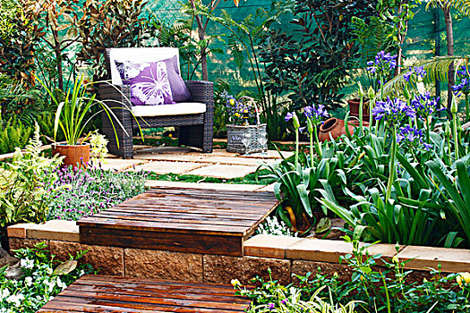 晴朗,休息区,舒适,扶手椅,花园,平台,花坛