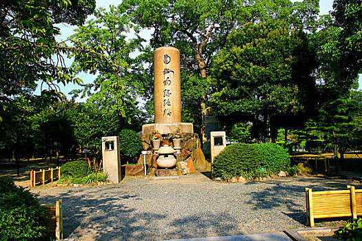 日本大阪古城内的纪念碑