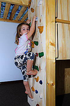 女孩,3岁,攀登,攀缘墙,儿童房