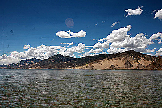 西藏山南雅鲁藏布江
