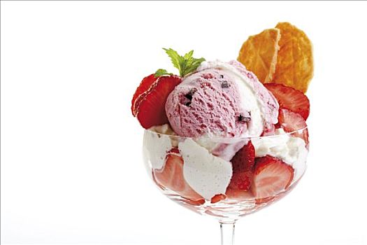 圣代冰淇淋,玻璃,草莓,草莓冰激凌,泡沫奶油,华夫饼
