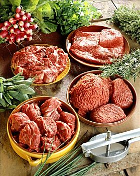 蔬菜炖肉,颈部,牛排,带馅肉卷,细碎食物,牛肉