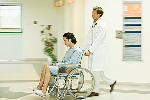 男医生,推,男人,轮椅,全身