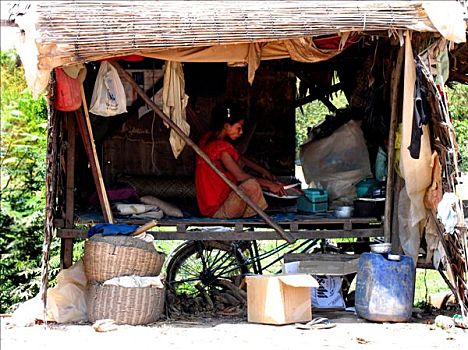 柬埔寨,坐,女人,小屋,篷子,容器,户外,地上