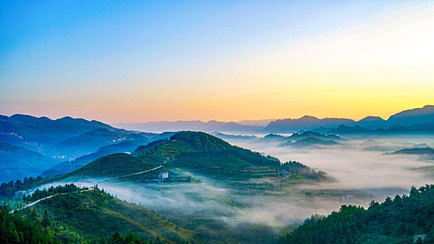 重庆酉阳,金秋时节,乡村清晨美不胜收