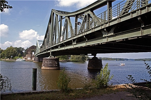 桥,2006年