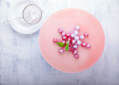 树莓酸奶,蛋糕,浆果,桌子