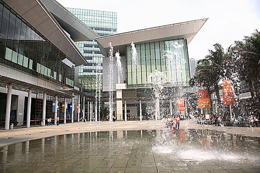 香港回归十周年图片展览－街头广场上的喷泉
