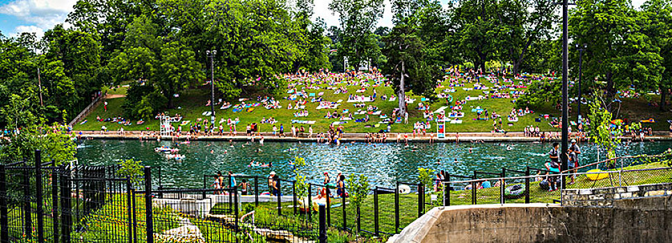 日尔克大都会公园游泳池