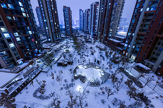 小区雪景