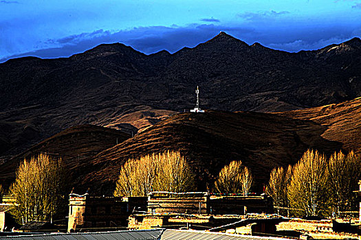 四川甘孜稻城民居藏族