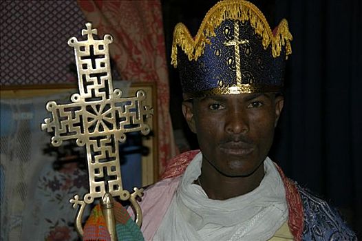 牧师,穿,头饰,拿着,装饰,十字架,拉里贝拉,埃塞俄比亚,非洲